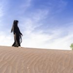 Les spécificités de l'abaya par rapport à d'autres vêtements traditionnels