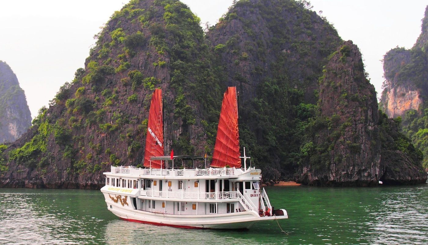 Baie d’Halong : guide complet pour une croisière sereine au Vietnam