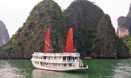 Baie d’Halong : guide complet pour une croisière sereine au Vietnam